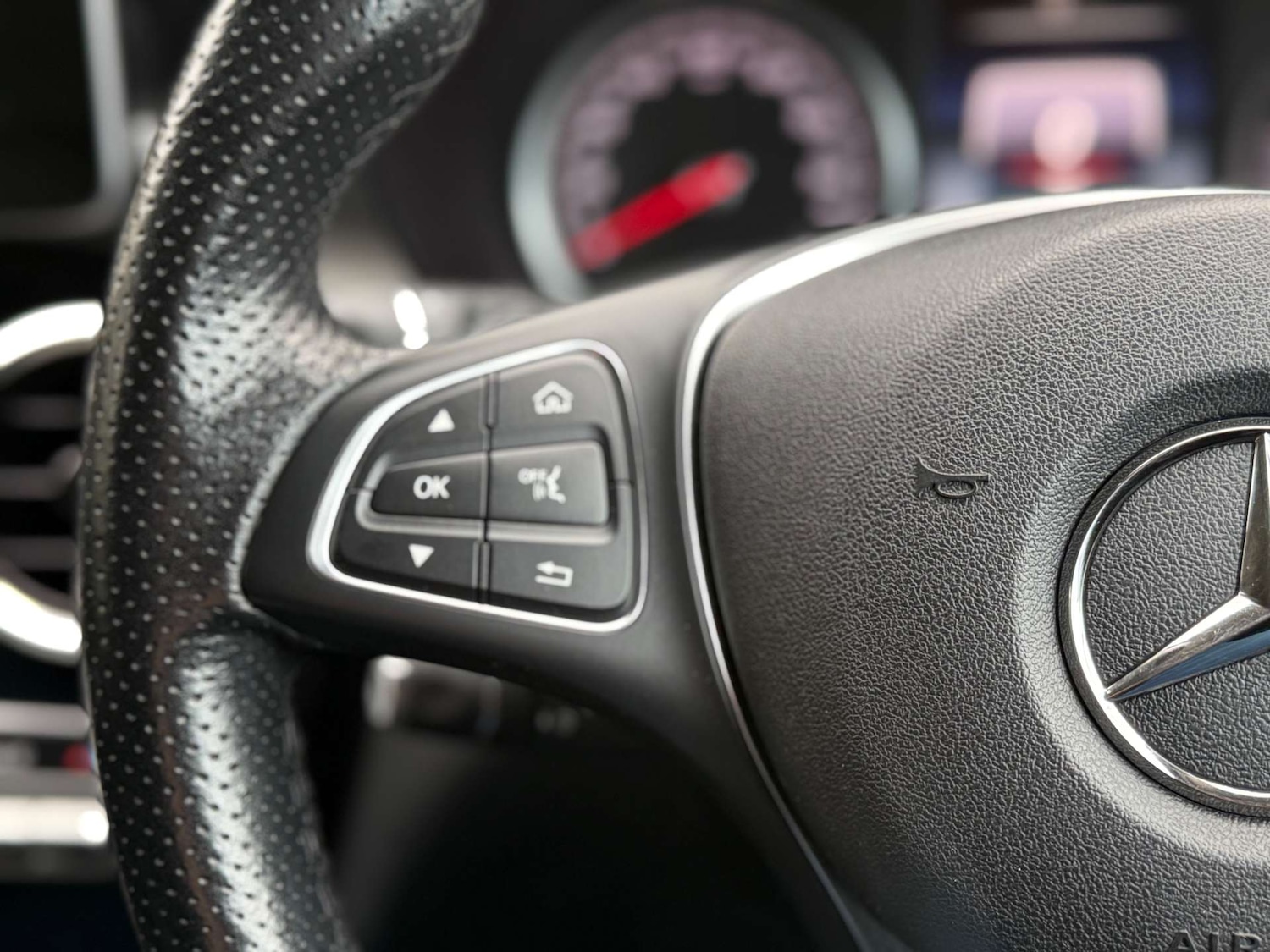 Used Mercedes-Benz GLC 2019 for sale - 76685299: Photo 46