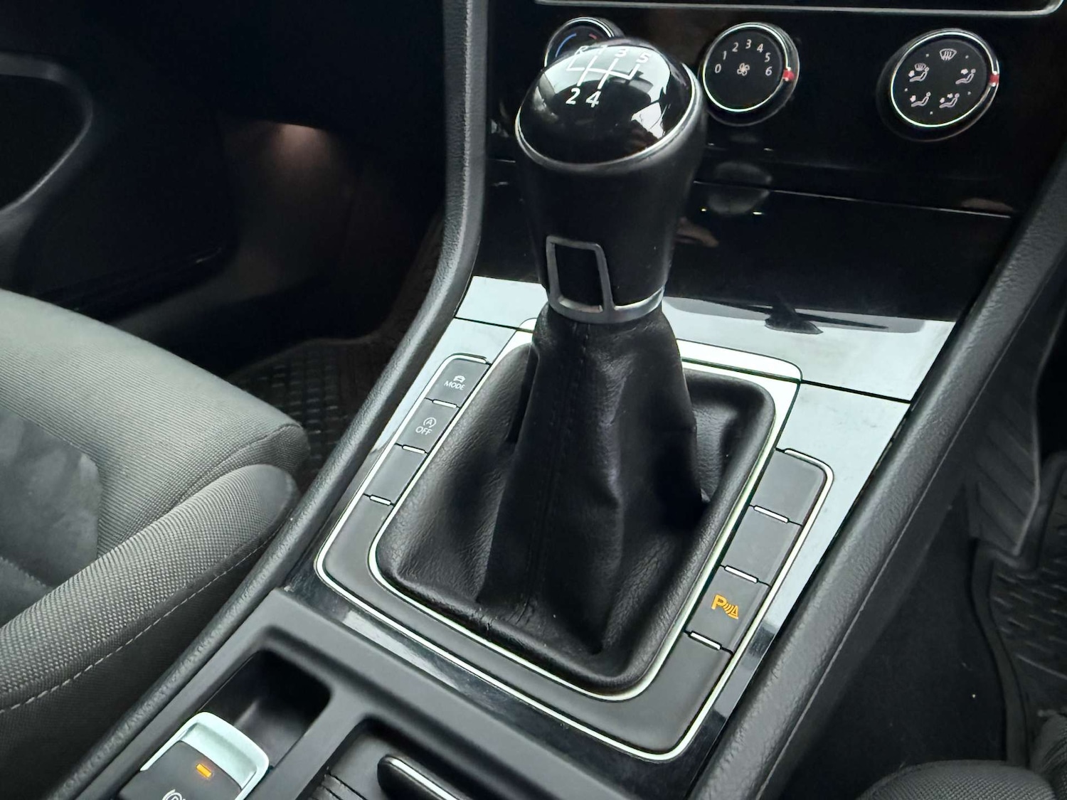 Used Volkswagen Golf 2017 for sale - 76685289: Photo 32