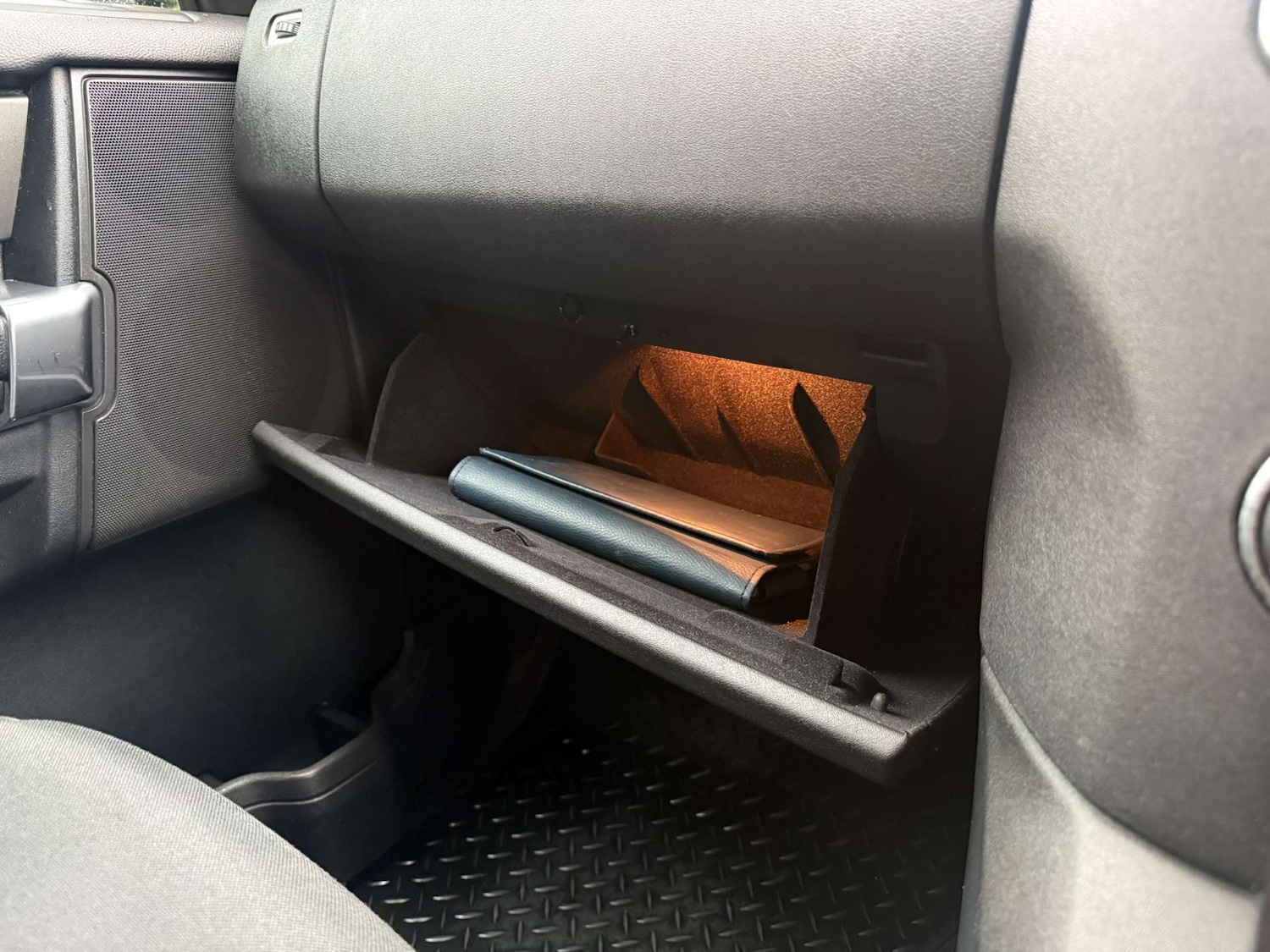 Used Land Rover Discovery 2015 for sale - 76685271: Photo 38