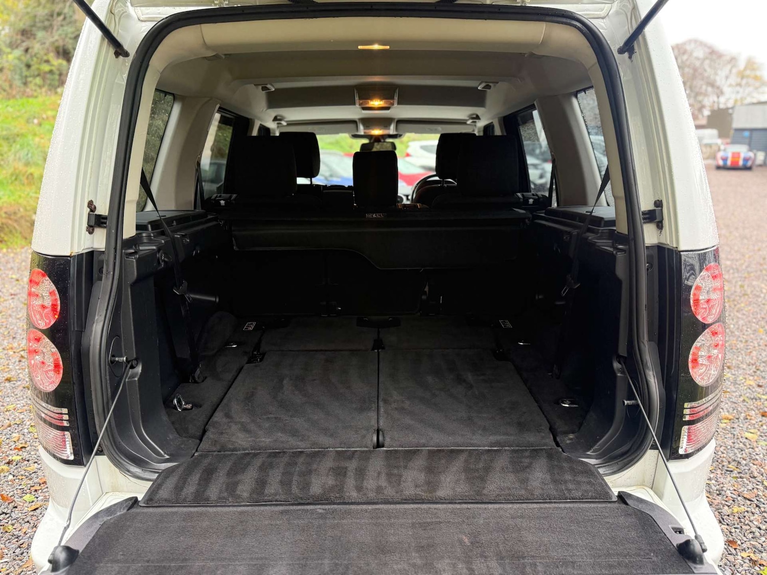 Used Land Rover Discovery 2015 for sale - 76685271: Photo 8