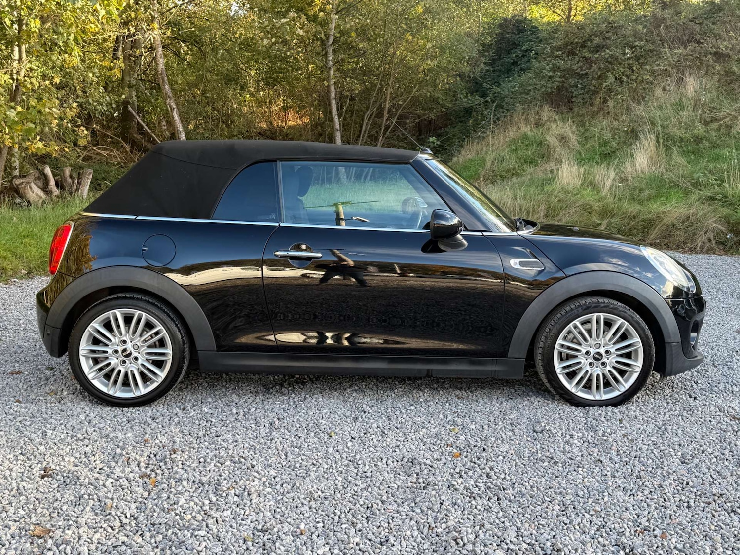 Used MINI Convertible 2017 for sale - 76685287: Photo 2