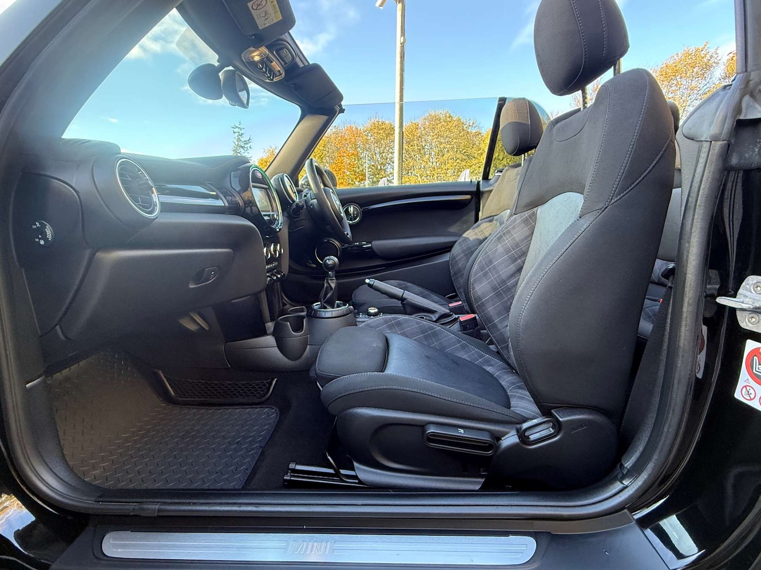 Used MINI Convertible 2017 for sale - 76685287: Photo 26