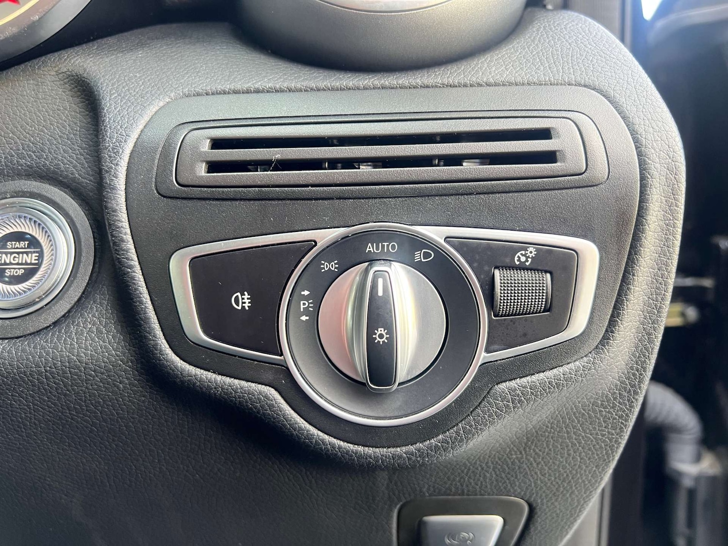 Used Mercedes-Benz GLC 2019 for sale - 77600086: Photo 31