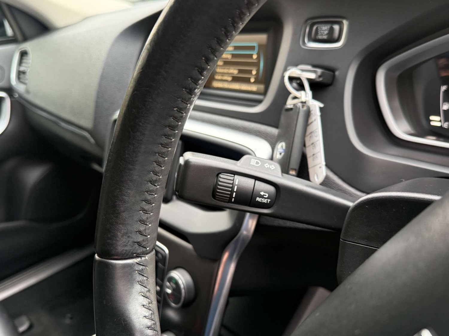 Used Volvo V40 2014 for sale - 77157191: Photo 24