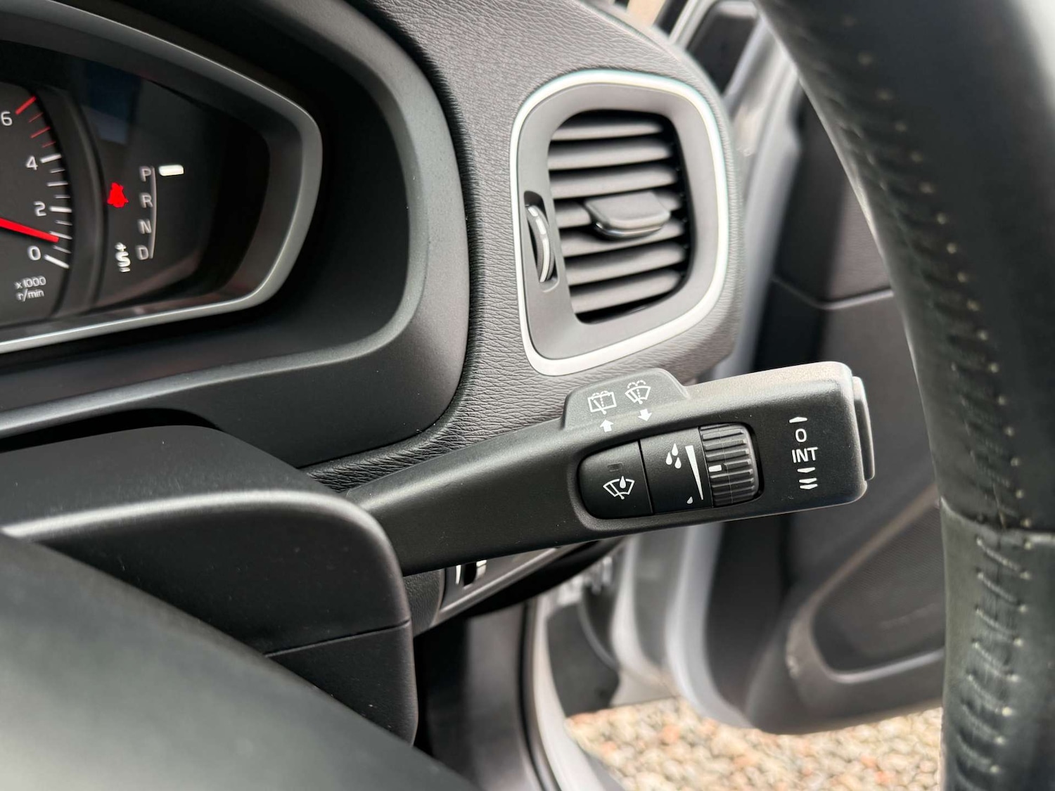 Used Volvo V40 2014 for sale - 77157191: Photo 25