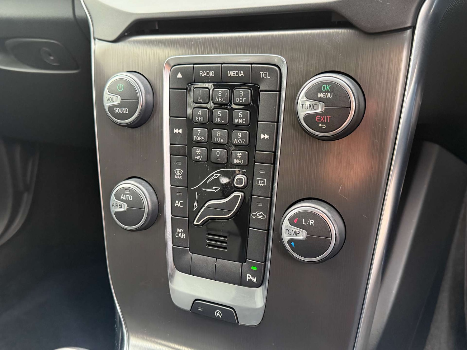 Used Volvo V40 2014 for sale - 77157191: Photo 31