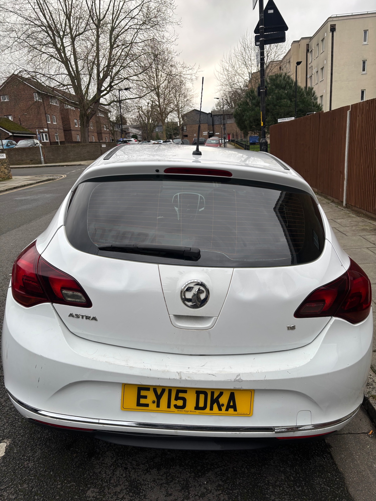 Used Vauxhall Astra 2015 for sale - 77639030: Photo 2