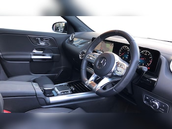 Used Mercedes-Benz GLA 2022 for sale - 76569635: Photo