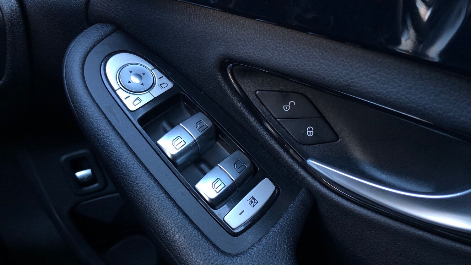 Used Mercedes-Benz C Class 2017 for sale - 76897309: Photo 31