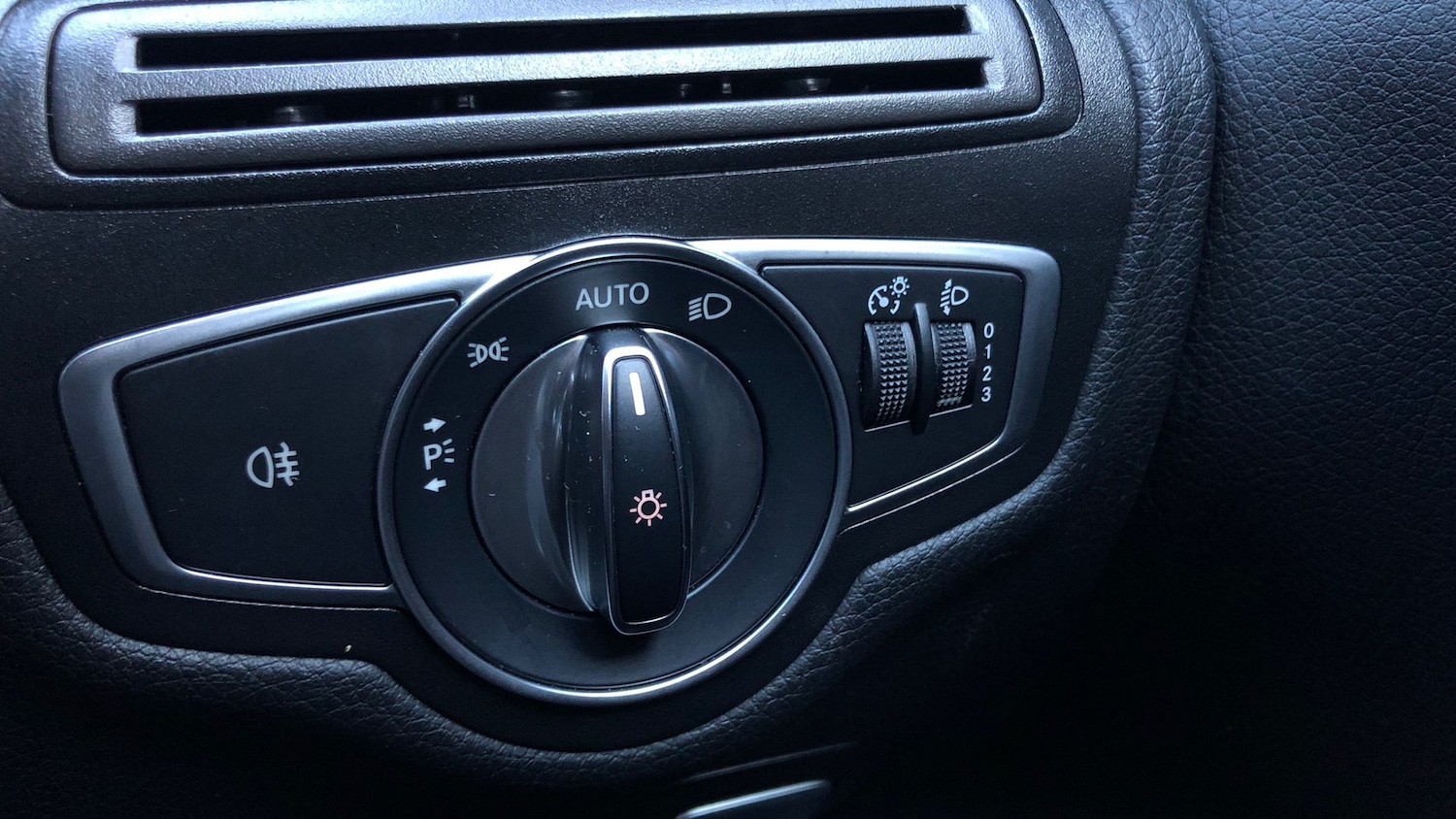 Used Mercedes-Benz C Class 2017 for sale - 76897309: Photo 33