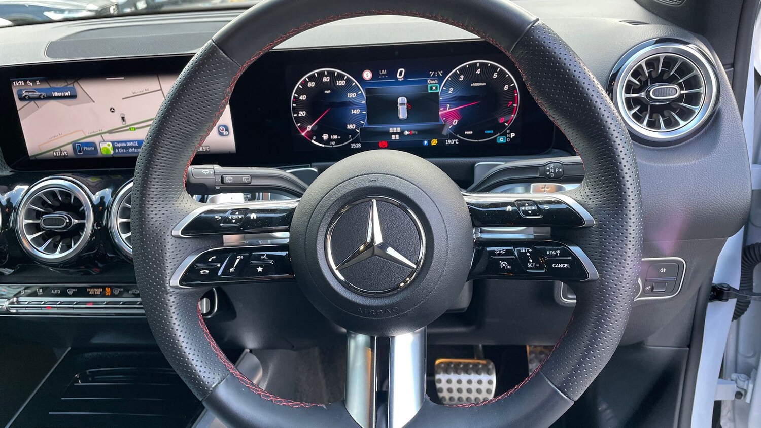 Used Mercedes-Benz GLB 2025 for sale - 76863115: Photo 31