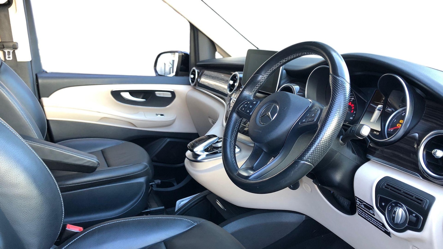Used Mercedes-Benz V-Class 2019 for sale - 76413738: Photo 10