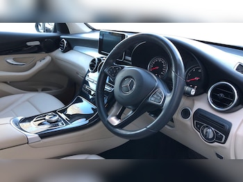 Used Mercedes-Benz GLC 2019 for sale - 77682179: Photo