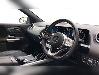 Used Mercedes-Benz GLA 2022 for sale - 77767107: Photo