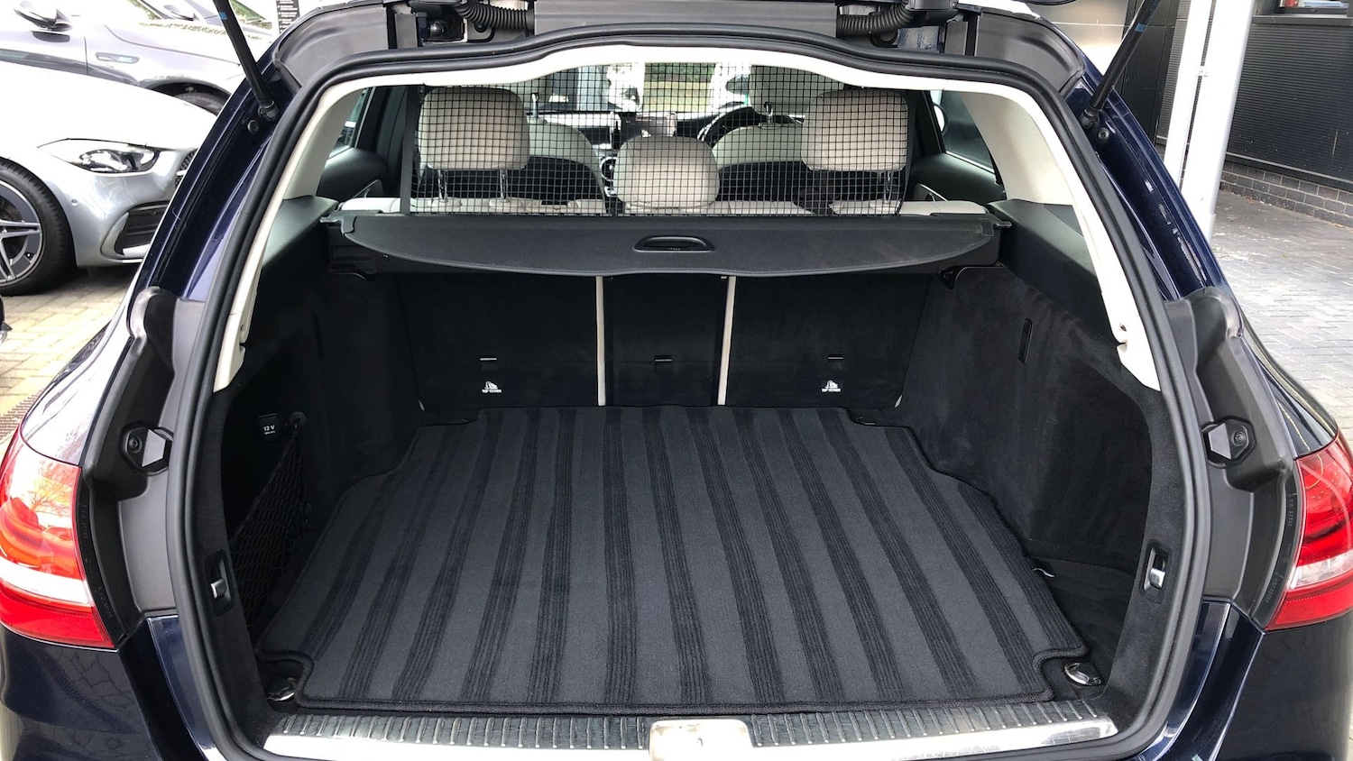 Used Mercedes-Benz C Class 2015 for sale - 77608125: Photo 14