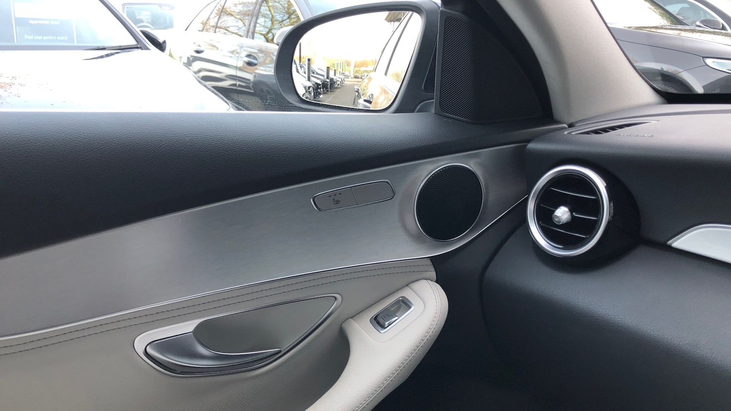 Used Mercedes-Benz C Class 2015 for sale - 77608125: Photo 27