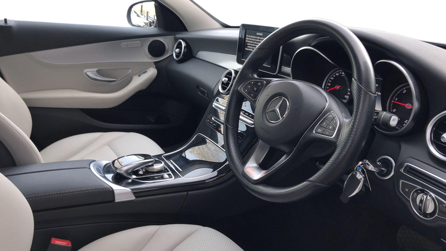 Used Mercedes-Benz C Class 2015 for sale - 77608125: Photo 3