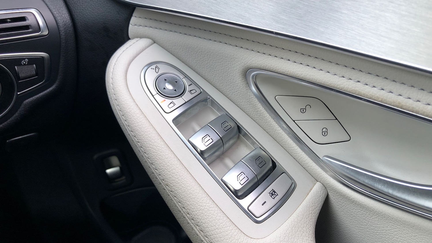 Used Mercedes-Benz C Class 2015 for sale - 77608125: Photo 31