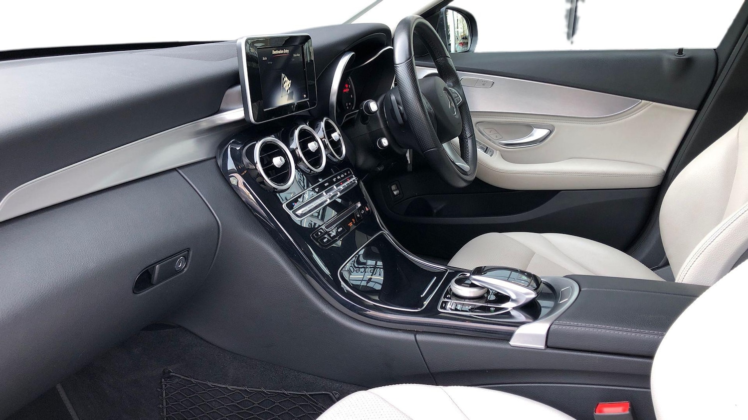 Used Mercedes-Benz C Class 2015 for sale - 77608125: Photo 8