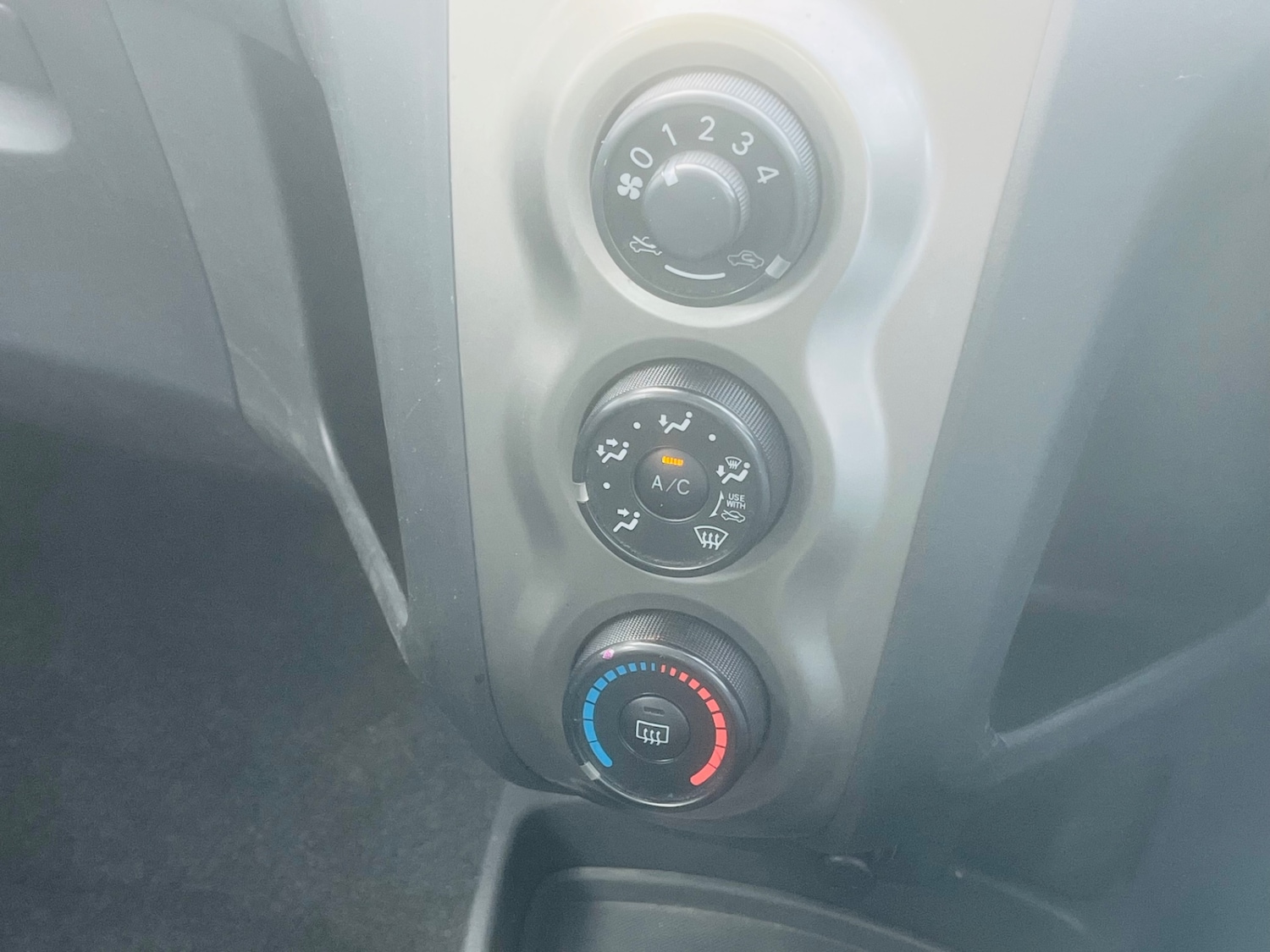 Used Toyota Yaris 2011 for sale - 77947300: Photo 12