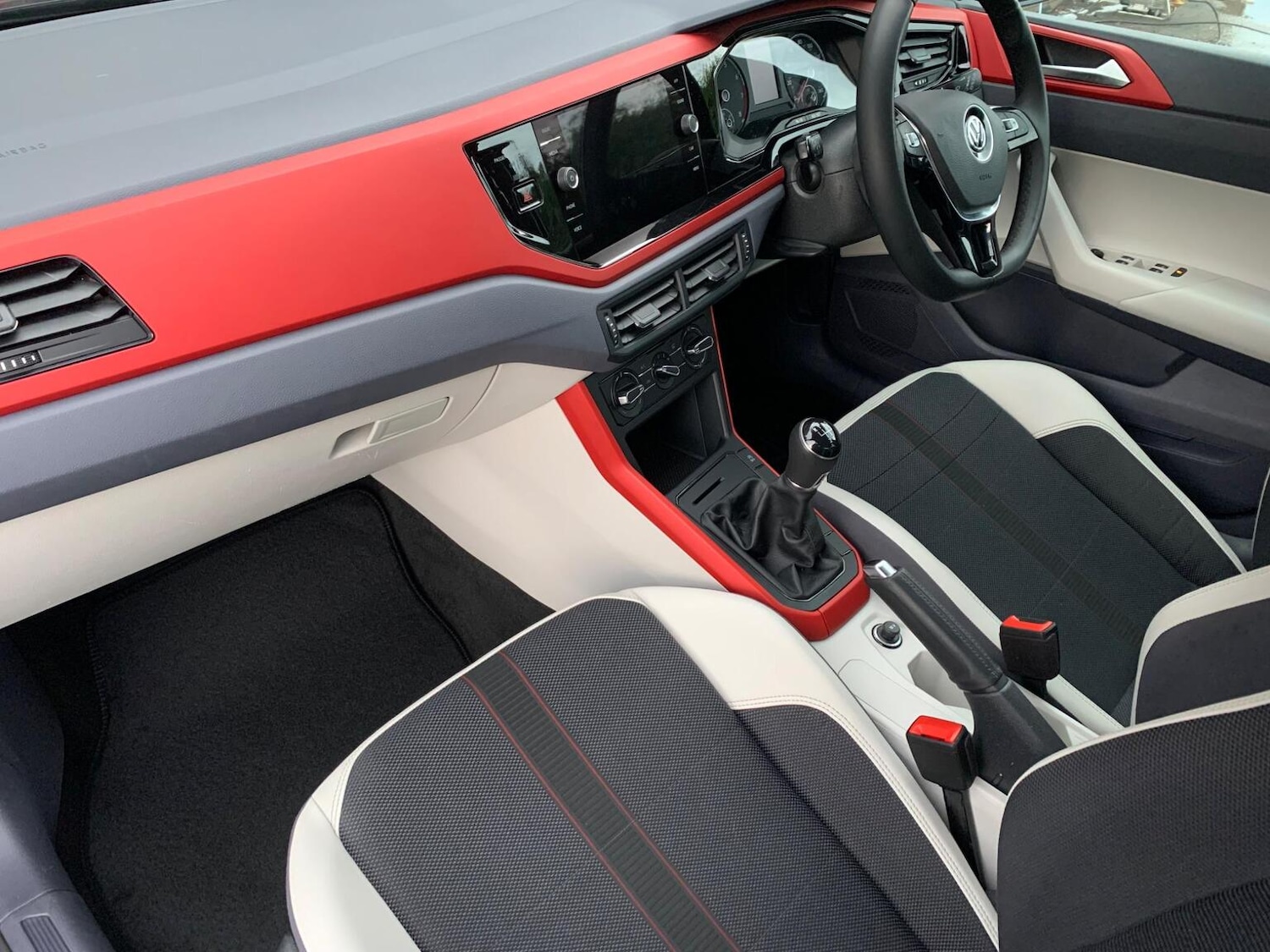 Used Volkswagen Polo 2019 for sale - 76911147: Photo 2