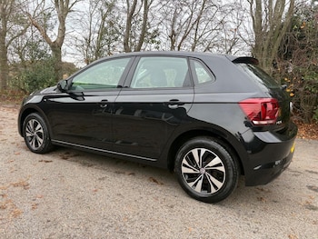 Used Volkswagen Polo 2018 for sale - 76618620: Photo