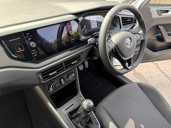 Used Volkswagen Polo 2018 for sale - 76618620: Photo