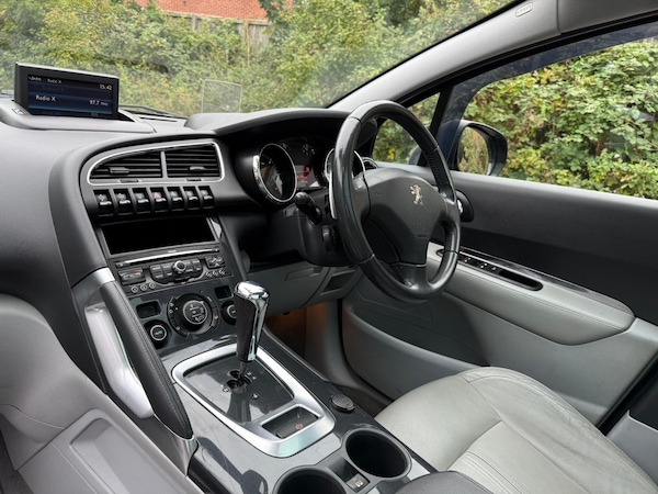 Used Peugeot 3008 2010 for sale - 76107611: Photo 2