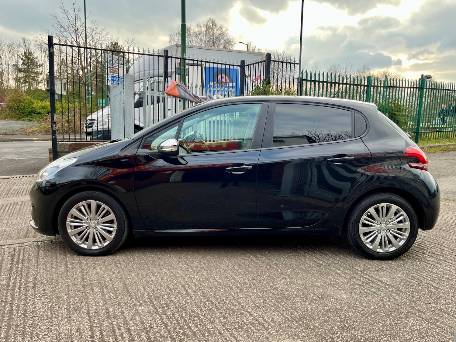 Used Peugeot 208 2019 for sale - 77767002: Photo 4