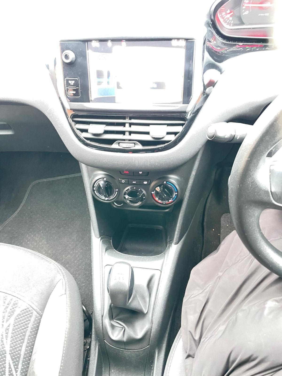 Used Peugeot 208 2013 for sale - 77019027: Photo 15