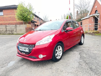 Used Peugeot 208 2013 for sale - 77019027: Photo