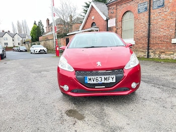 Used Peugeot 208 2013 for sale - 77019027: Photo
