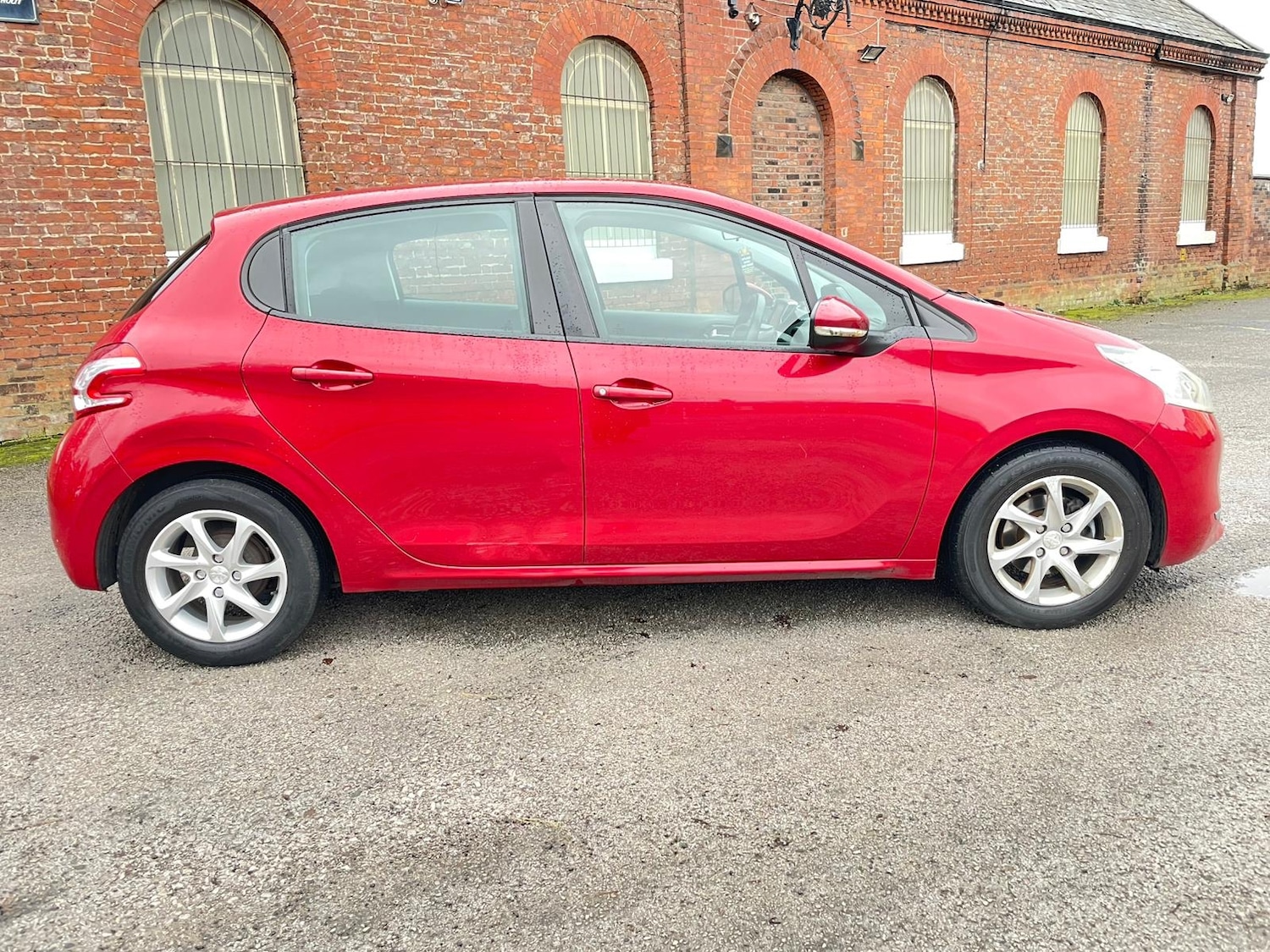 Used Peugeot 208 2013 for sale - 77019027: Photo 4