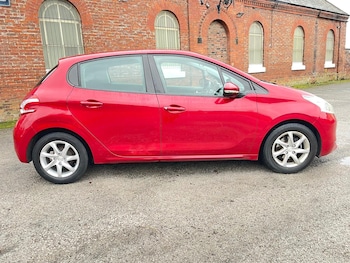 Used Peugeot 208 2013 for sale - 77019027: Photo