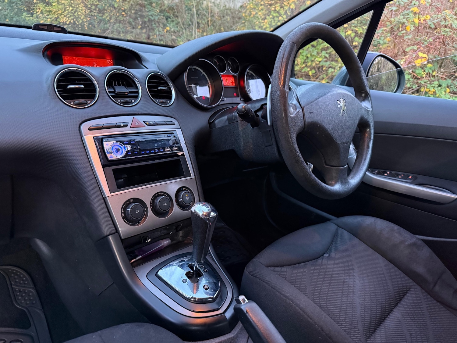 Used Peugeot 308 2011 for sale - 77129840: Photo 2