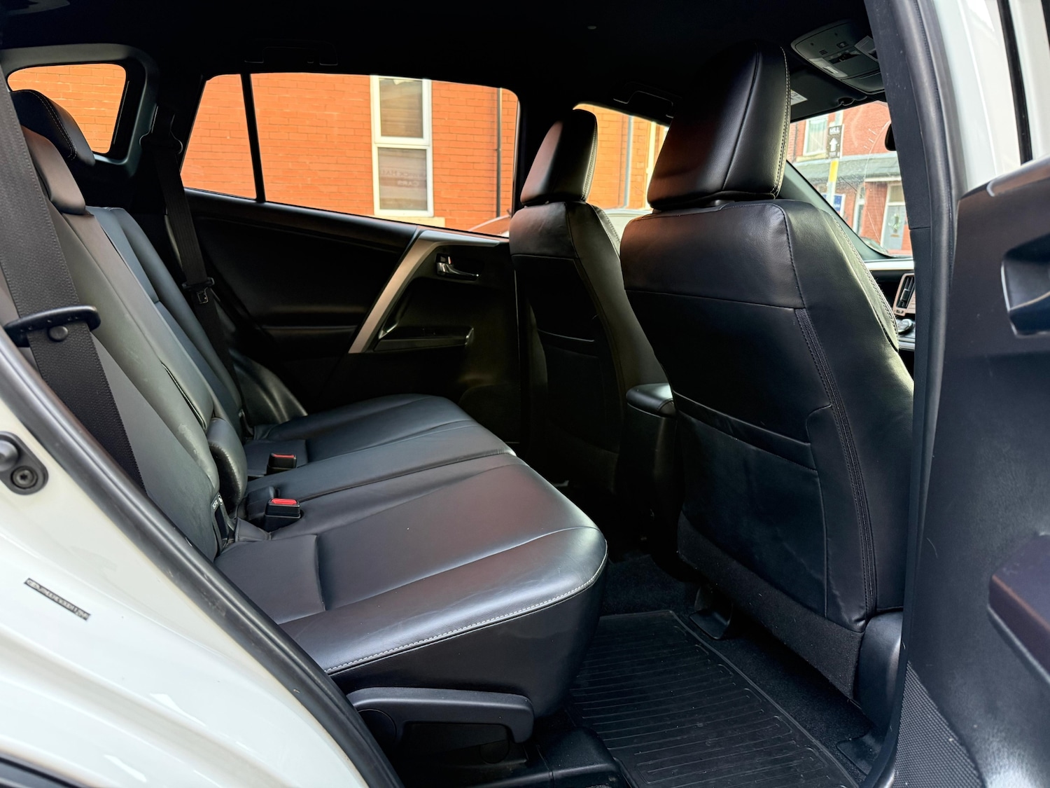 Used Toyota RAV4 2018 for sale - 76948611: Photo 12