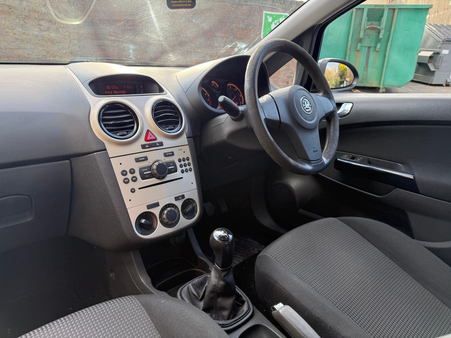 Used Vauxhall Corsa 2009 for sale - 78114984: Photo 2