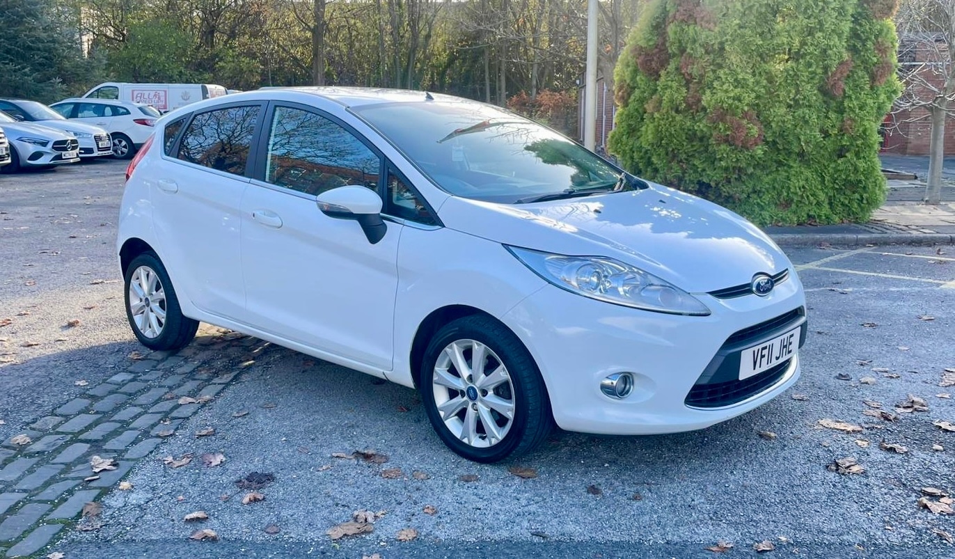 Ford Fiesta 2011 (11) - 1.25 Zetec 5dr [82] - Image 2