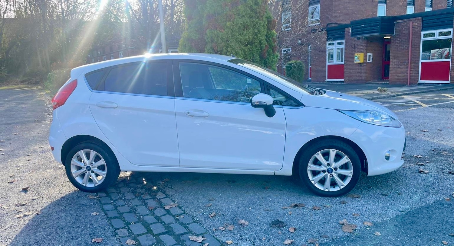 Ford Fiesta 2011 (11) - 1.25 Zetec 5dr [82] - Image 4