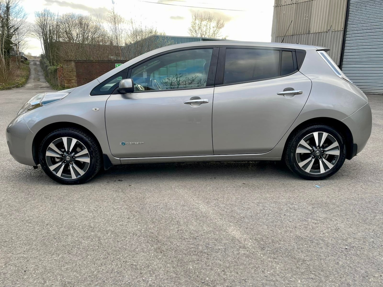 Used Nissan Leaf 2017 for sale - 77844535: Photo 4