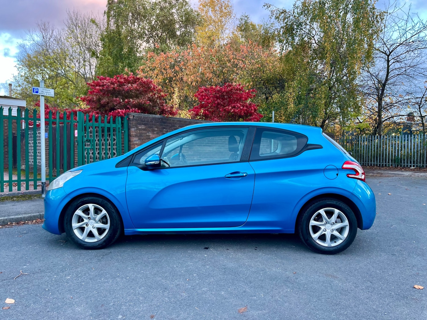 Used Peugeot 208 2012 for sale - 76488431: Photo 4
