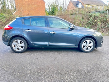 Used Renault Megane 2011 for sale - 77109921: Photo