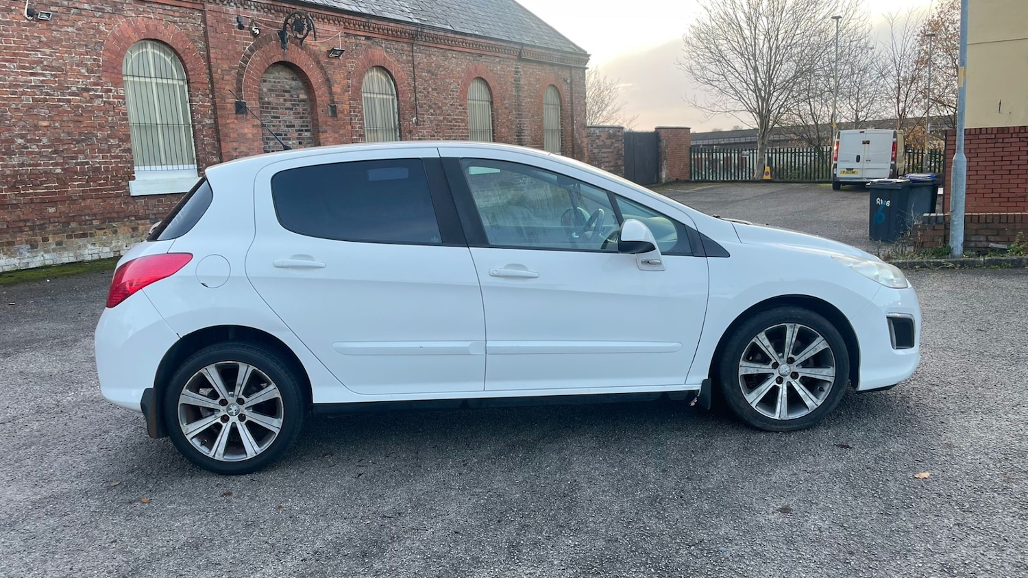 Used Peugeot 308 2012 for sale - 76886075: Photo 4