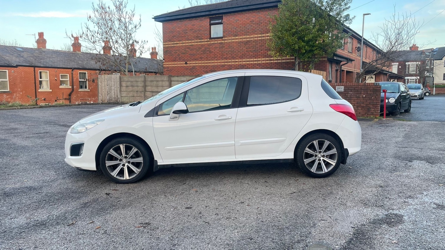 Used Peugeot 308 2012 for sale - 76886075: Photo 5