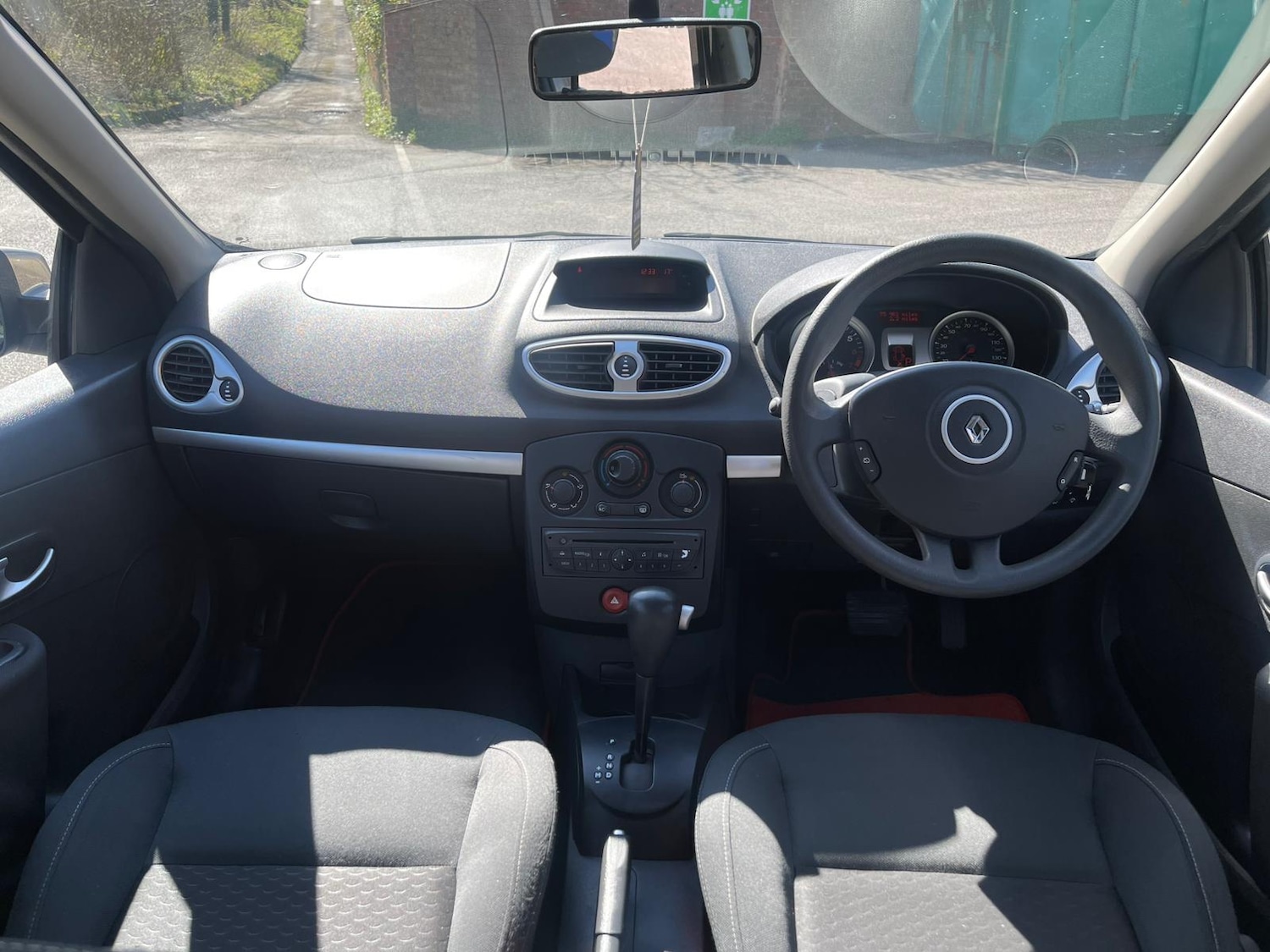 Used Renault Clio 2010 for sale - 78123370: Photo 14