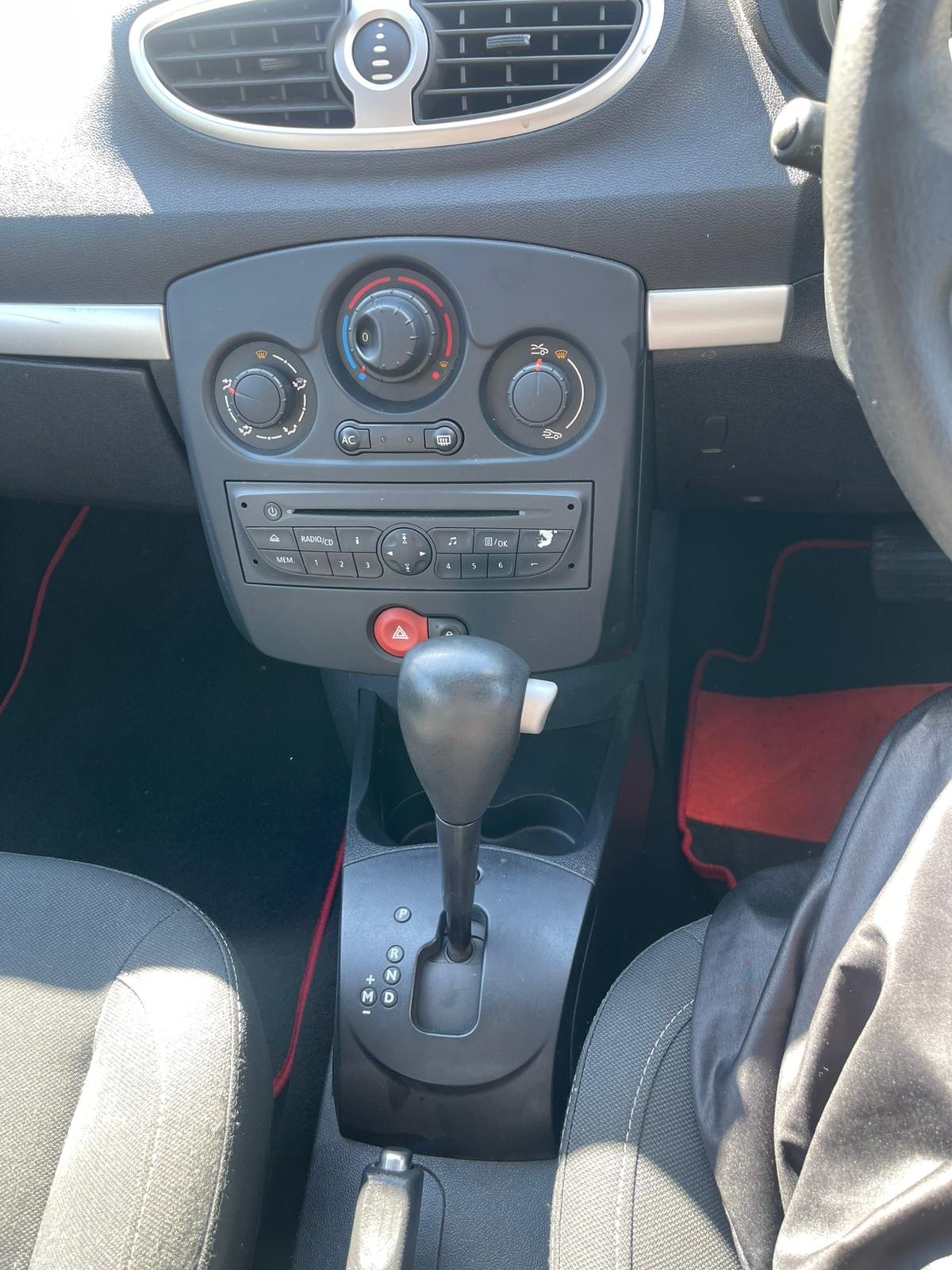 Used Renault Clio 2010 for sale - 78123370: Photo 16