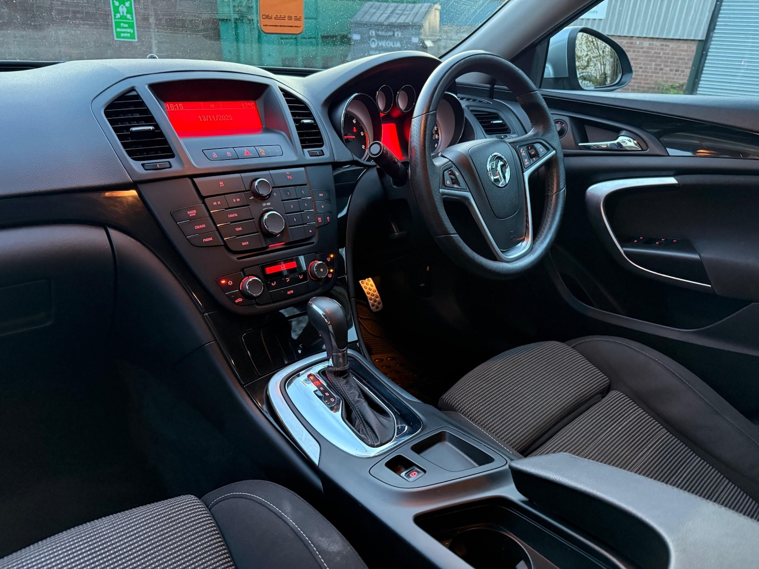 Used Vauxhall Insignia 2011 for sale - 76571307: Photo 2