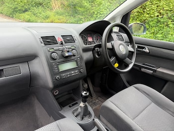 Used Volkswagen Touran 2003 for sale - 78488617: Photo
