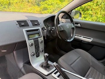 Used Volvo V50 2010 for sale - 79360353: Photo