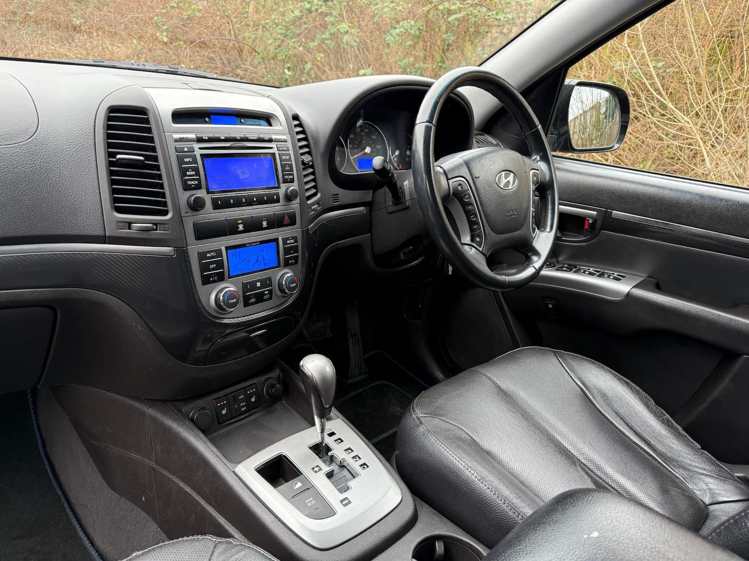 Used Hyundai Santa Fe 2012 for sale - 77261884: Photo 2